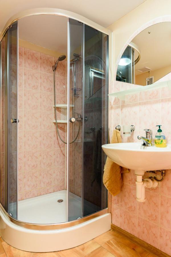 Chatka Elegant Bešeňová Екстериор снимка